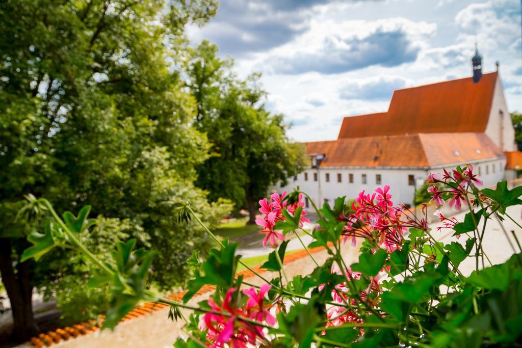 Pstrossova Vila - U Klasterni Zahrady Bechyně Extérieur photo