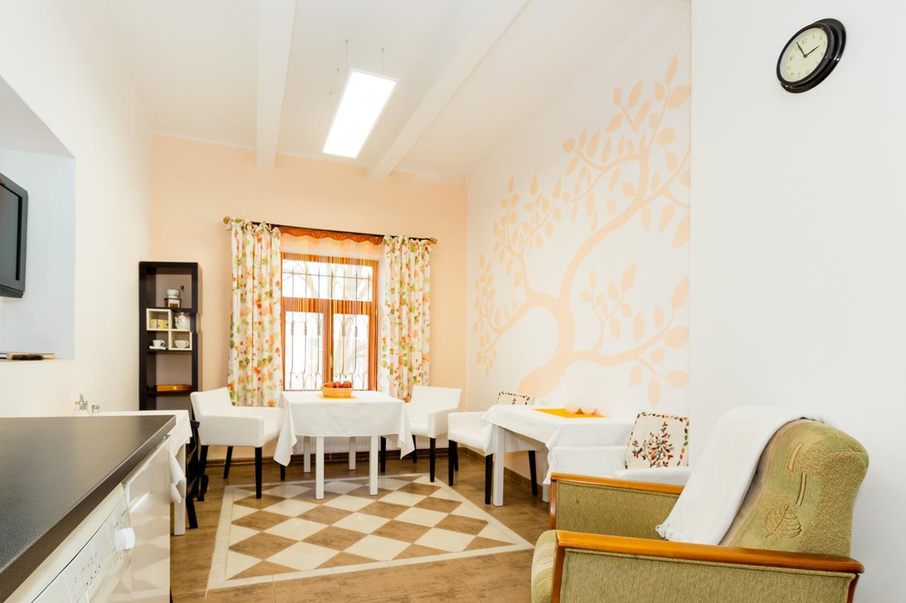 Pstrossova Vila - U Klasterni Zahrady Bechyně Extérieur photo